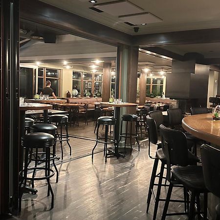 Auberge Des Cantons Magog Bagian luar foto