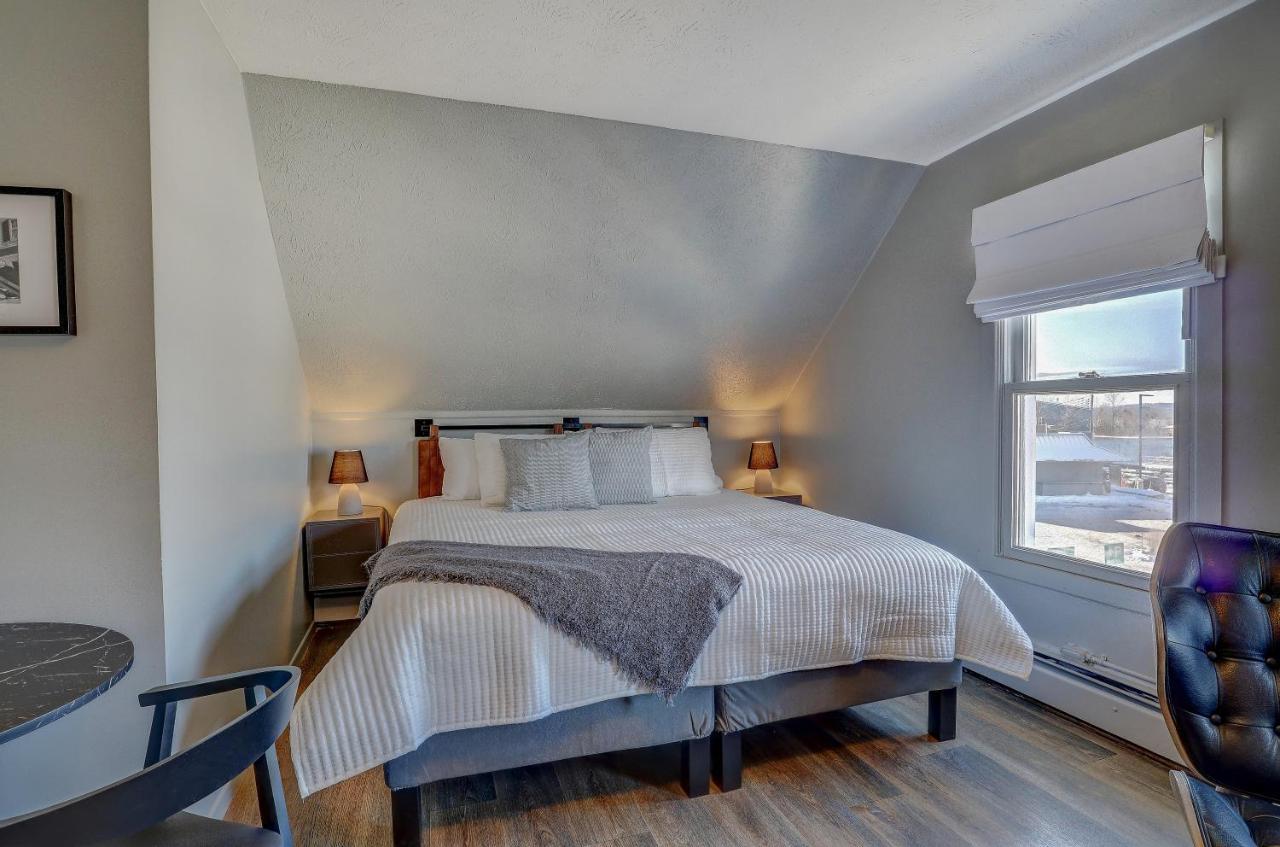 Auberge Des Cantons Magog Bagian luar foto
