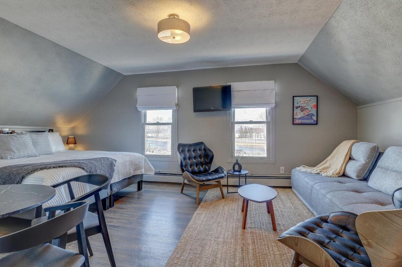 Auberge Des Cantons Magog Bagian luar foto