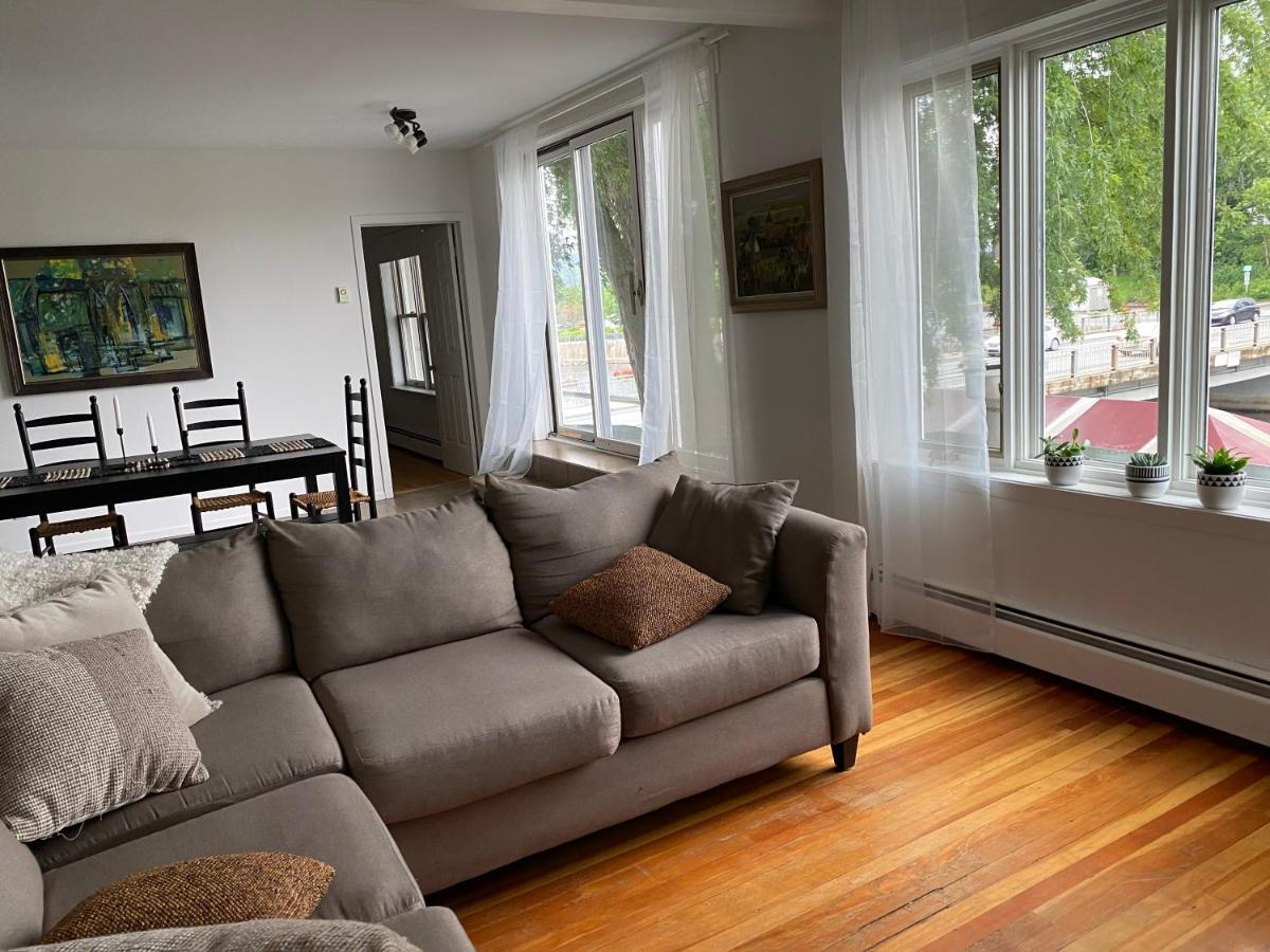 Auberge Des Cantons Magog Bagian luar foto