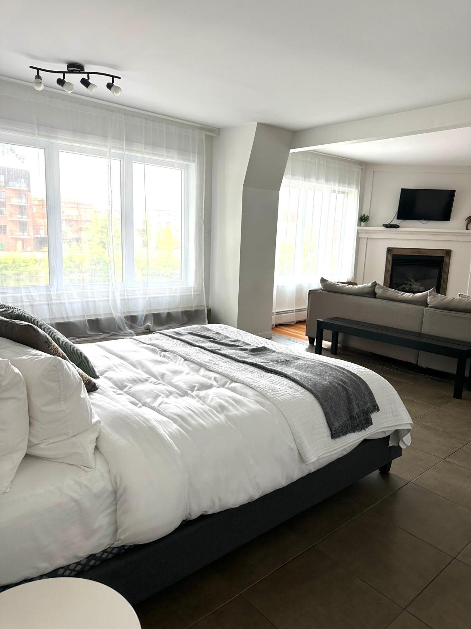 Auberge Des Cantons Magog Bagian luar foto