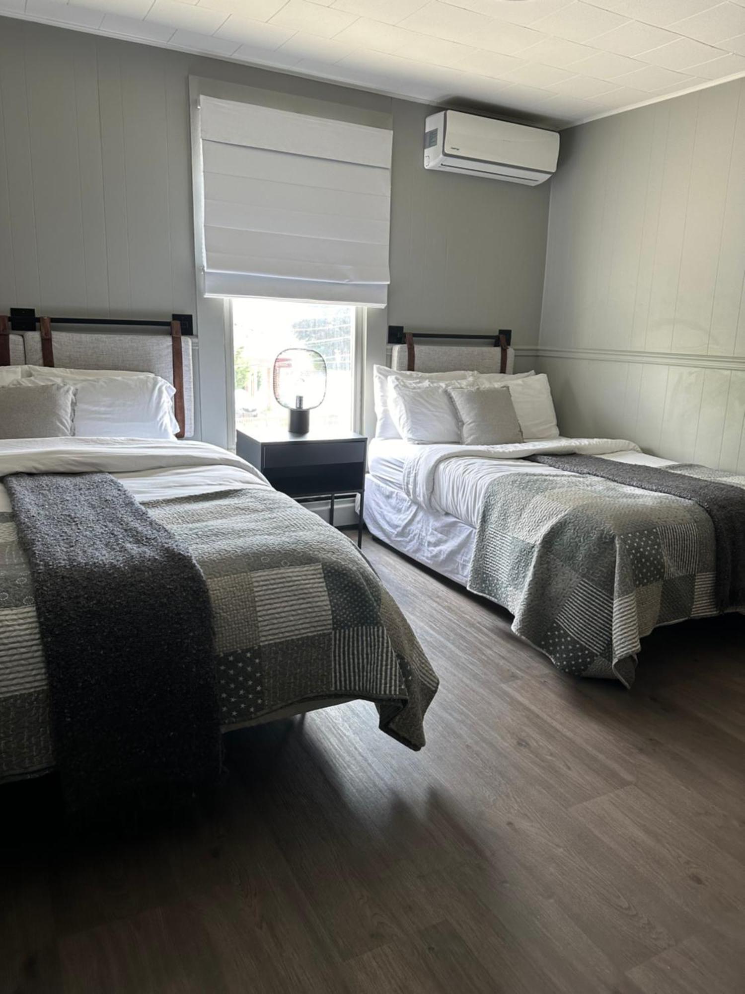 Auberge Des Cantons Magog Bagian luar foto