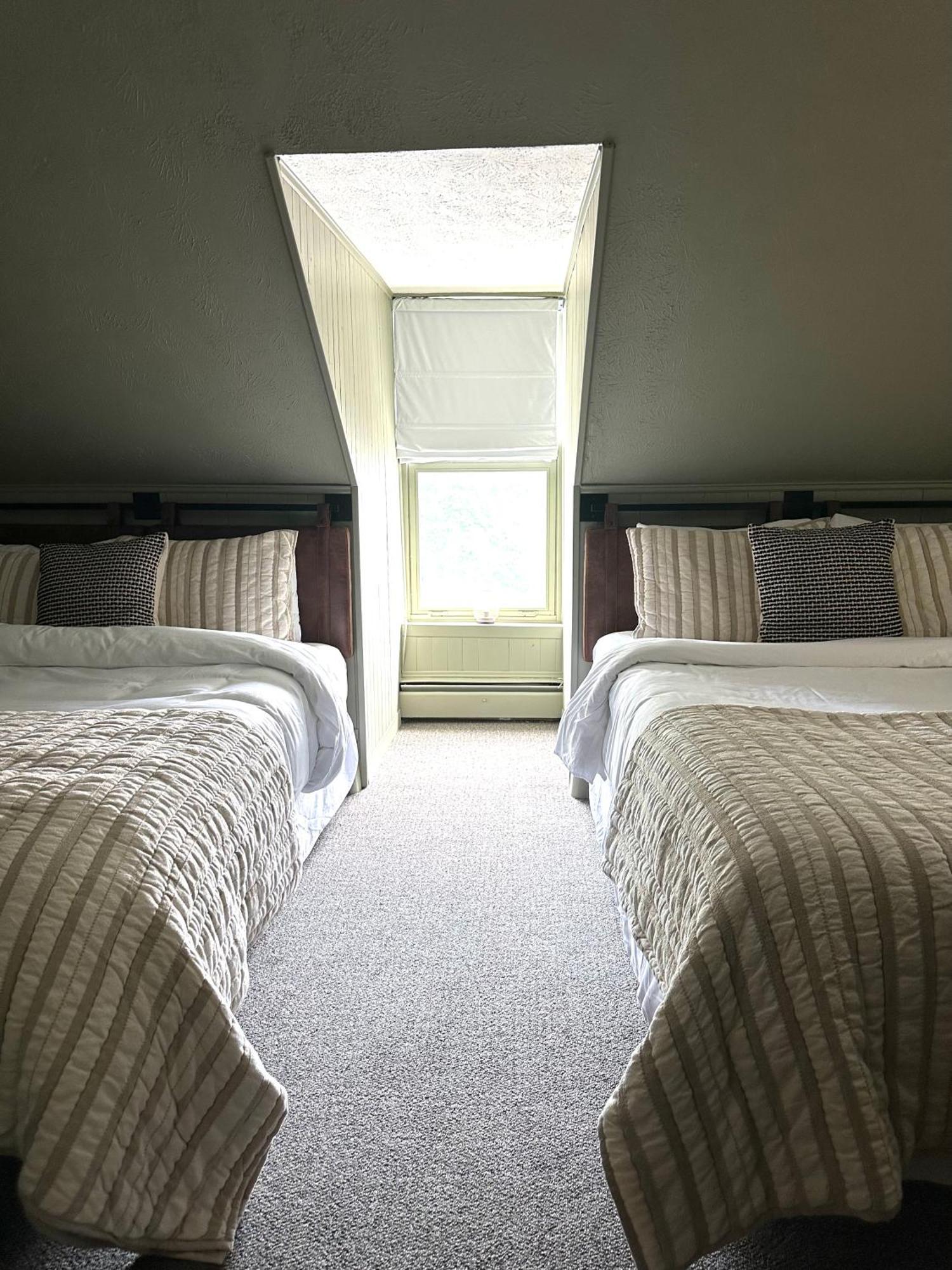 Auberge Des Cantons Magog Bagian luar foto