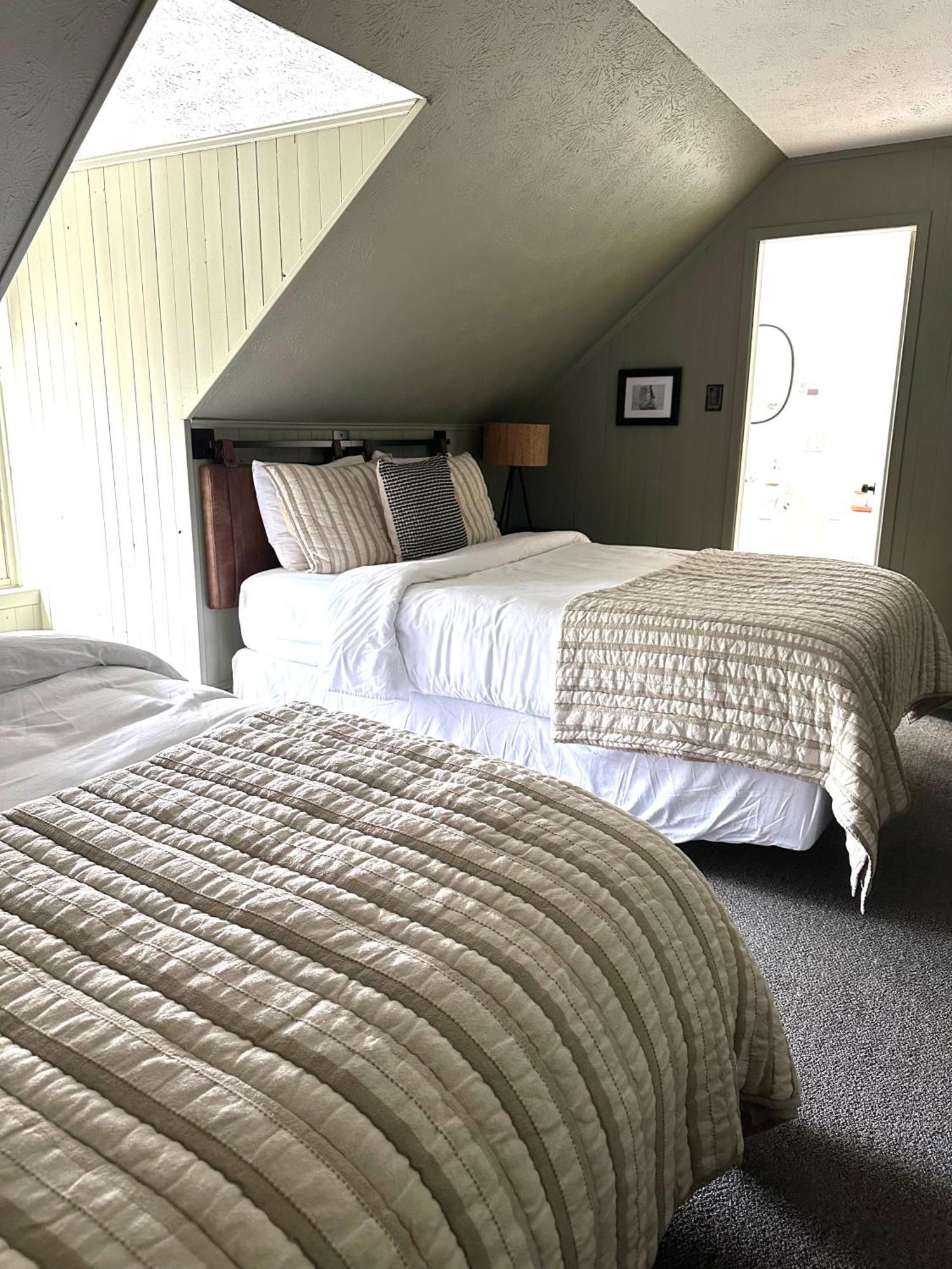 Auberge Des Cantons Magog Bagian luar foto